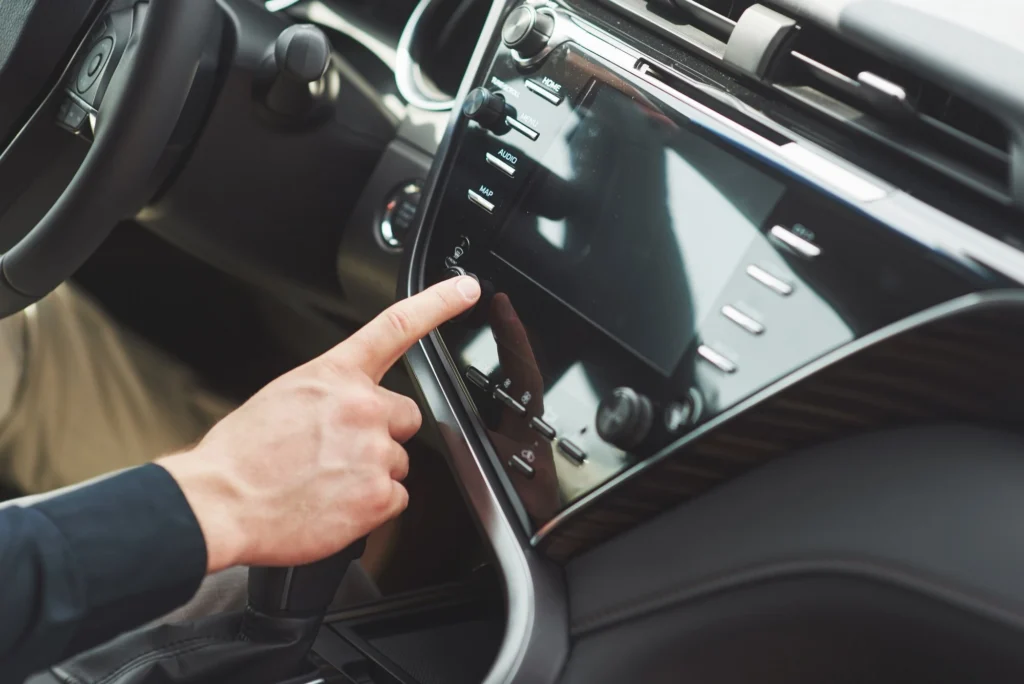 Ce inseamna auto hold și cum funcționează această tehnologie? auto hold